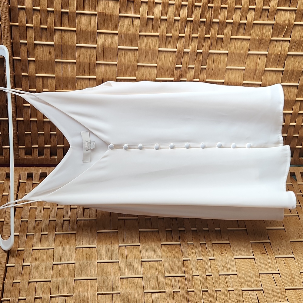 LOFT, Closed, Officewear, Workwear, thin straps, V-neckline, button closure Top - Picture 1 of 10